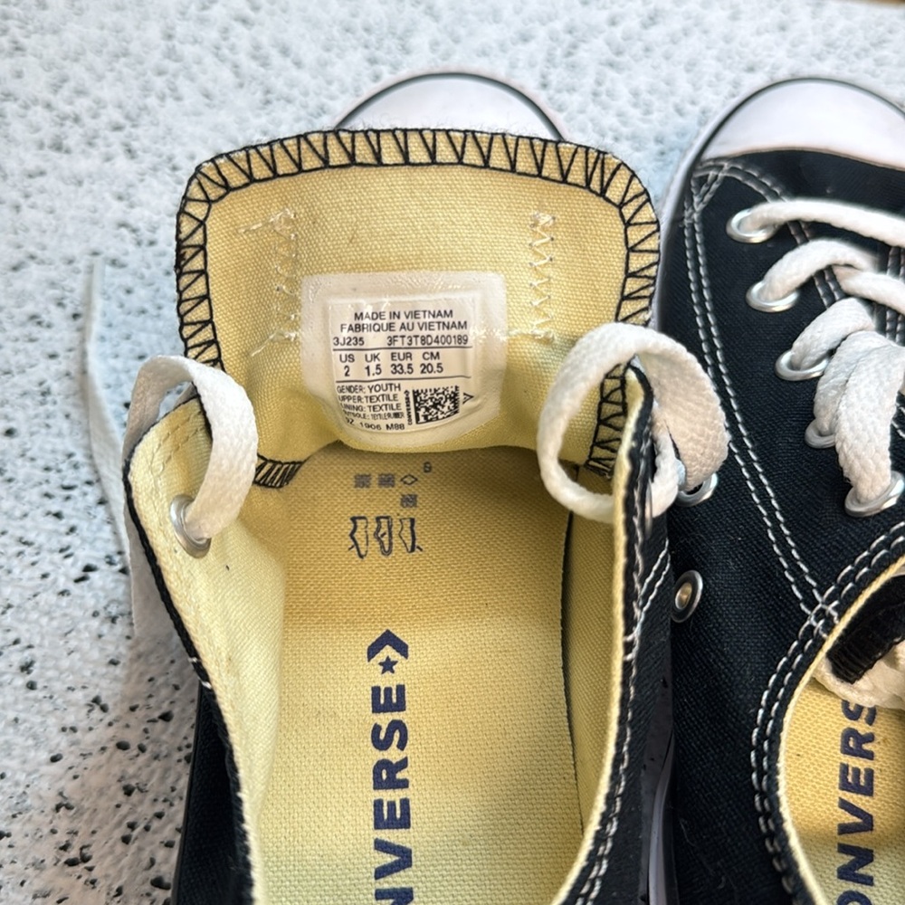 Converse size 2 - Picture 3 of 3